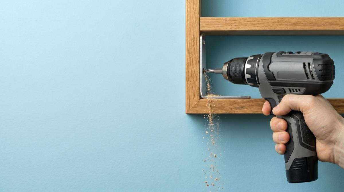 Bricoleur Plamby vérifié pour installation étagères à Paris & Île-de-France