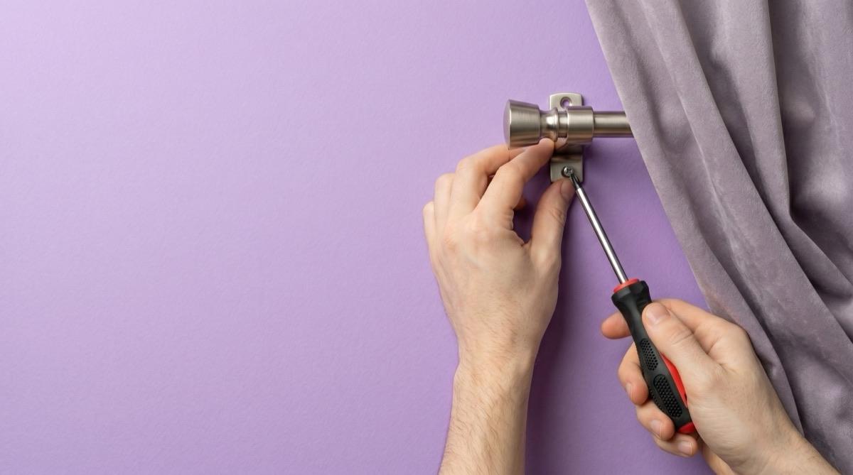 Installation store à Paris & Île-de-France : prestataire bricolage vérifié Plamby