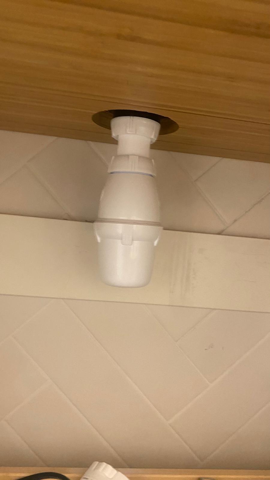 Remplacement de siphon de salle de bain à Paris 10 par un prestataire reçu en entretien Plamby