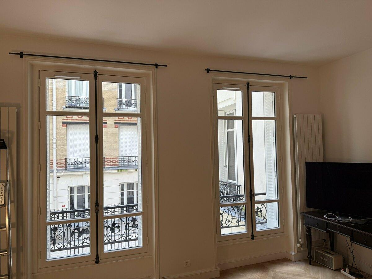 Pose de tringles à rideaux à Paris 17 par Mostafa T., prestataire reçu en entretien Plamby